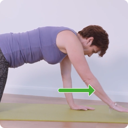 una persona haciendo una flexión hacia atrás